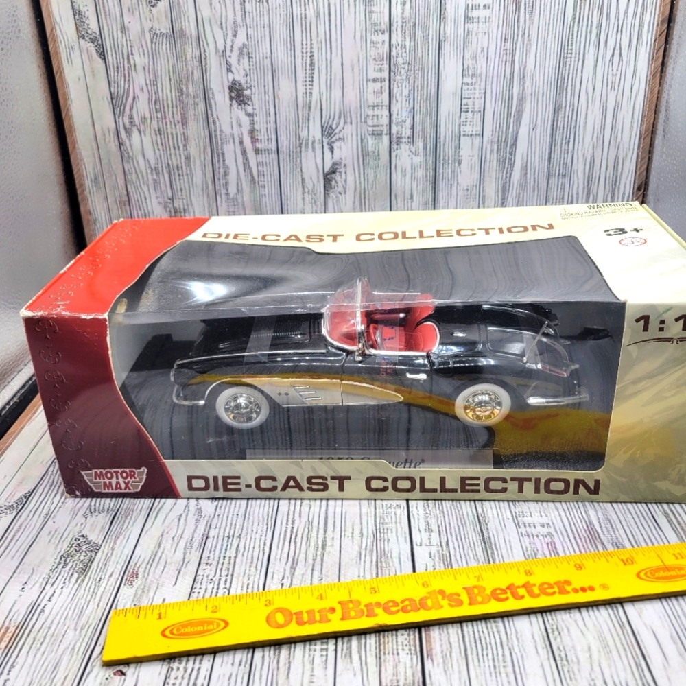 Motor Max 1:18 Die Cast 1958 Corvette